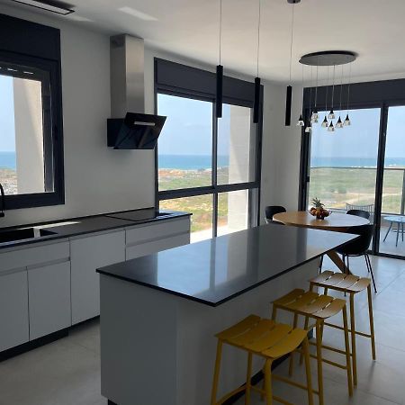 גבעת אולגה #דירת יוקרה על הים Sunset Beach Apartment# מראה חיצוני תמונה
