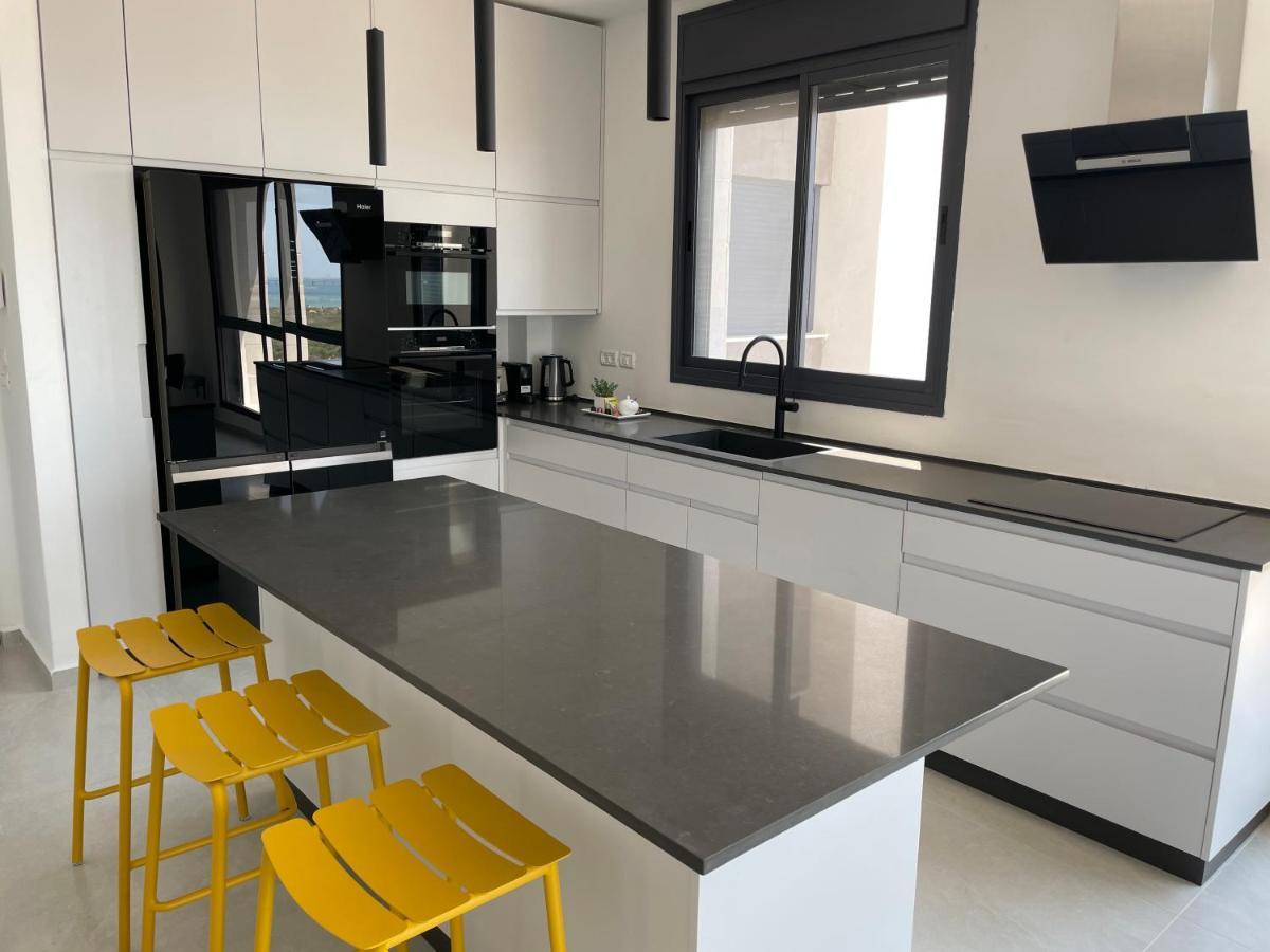 גבעת אולגה #דירת יוקרה על הים Sunset Beach Apartment# מראה חיצוני תמונה