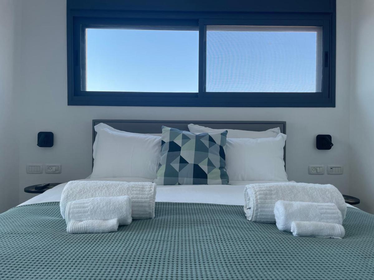 גבעת אולגה #דירת יוקרה על הים Sunset Beach Apartment# מראה חיצוני תמונה