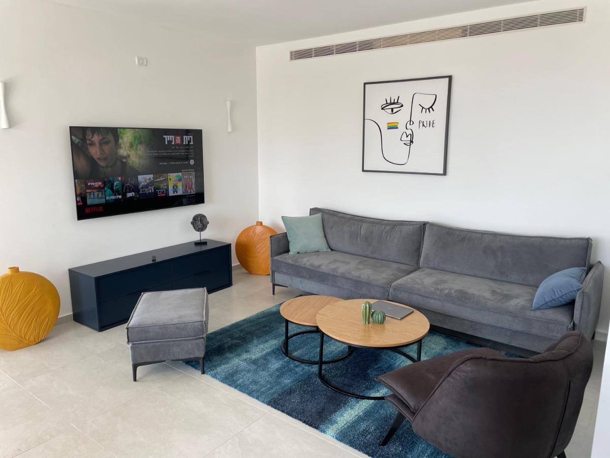 גבעת אולגה #דירת יוקרה על הים Sunset Beach Apartment# מראה חיצוני תמונה