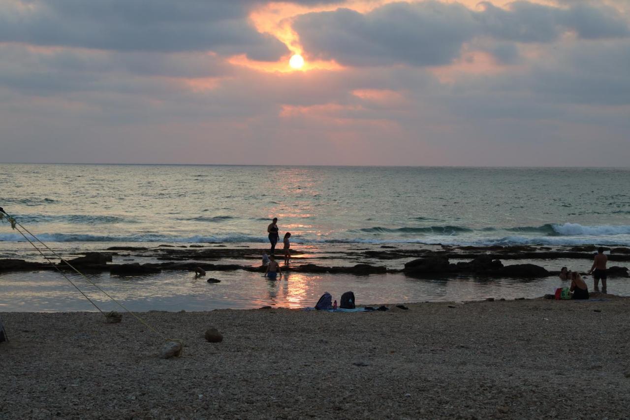 גבעת אולגה #דירת יוקרה על הים Sunset Beach Apartment# מראה חיצוני תמונה