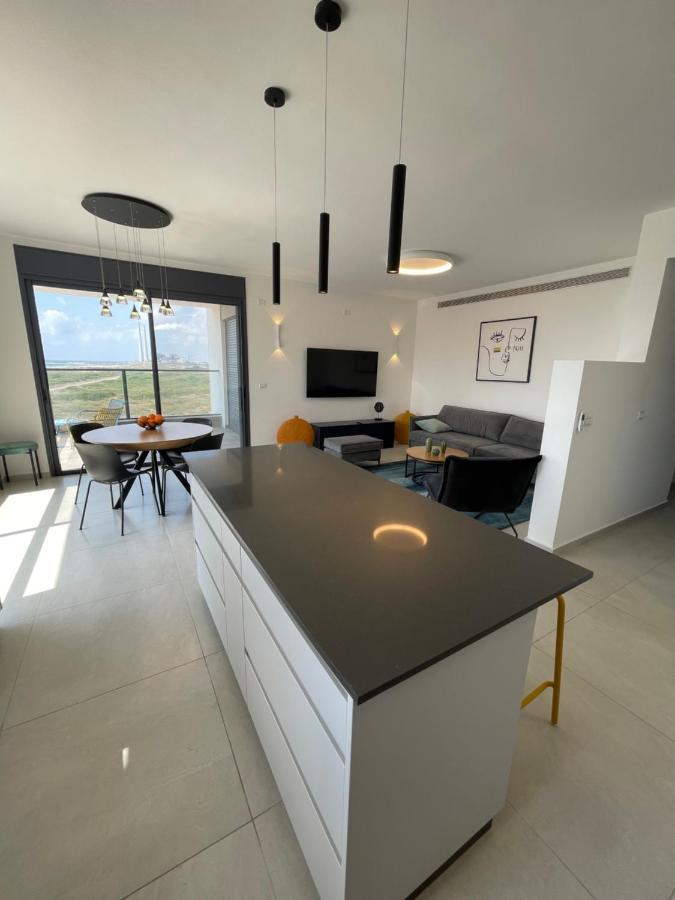 גבעת אולגה #דירת יוקרה על הים Sunset Beach Apartment# מראה חיצוני תמונה